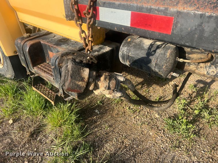 image for item LI9637 1990 Ford FT900  dump truck