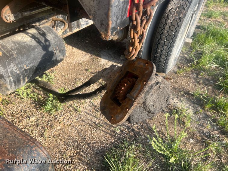 image for item LI9637 1990 Ford FT900  dump truck