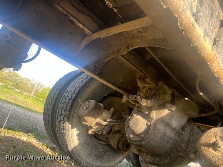 image for item LI9637 1990 Ford FT900  dump truck