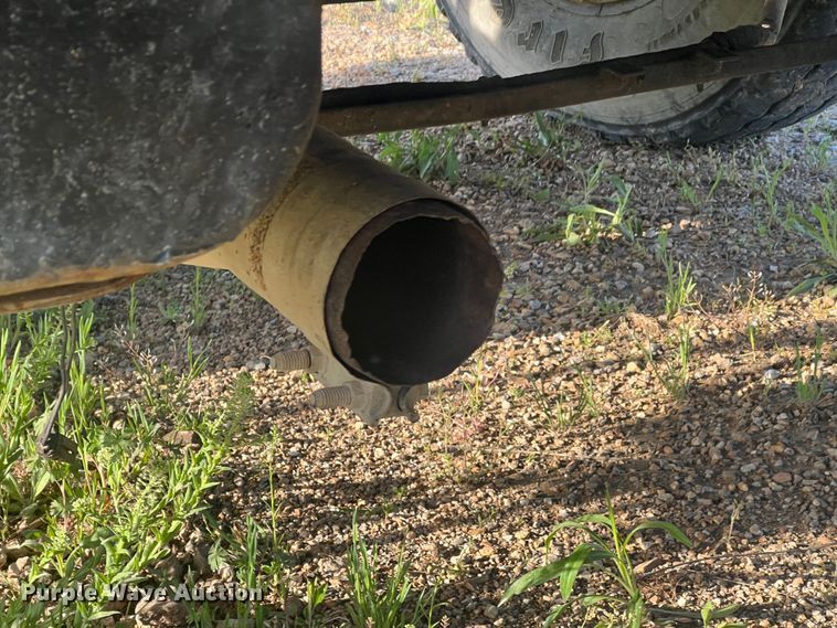 image for item LI9637 1990 Ford FT900  dump truck