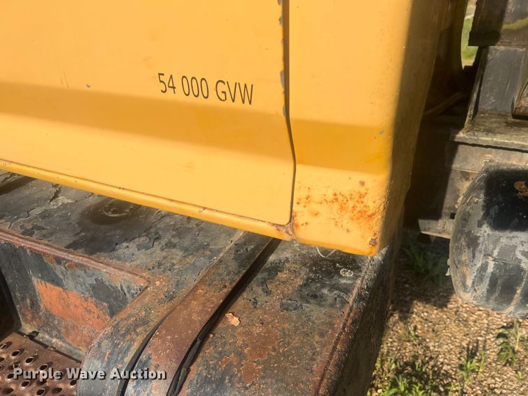 image for item LI9637 1990 Ford FT900  dump truck