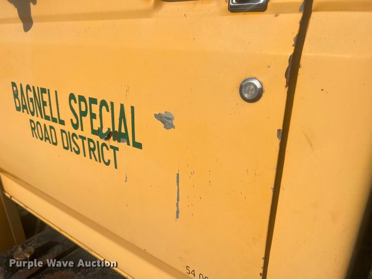 image for item LI9637 1990 Ford FT900  dump truck