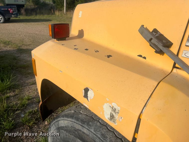 image for item LI9637 1990 Ford FT900  dump truck