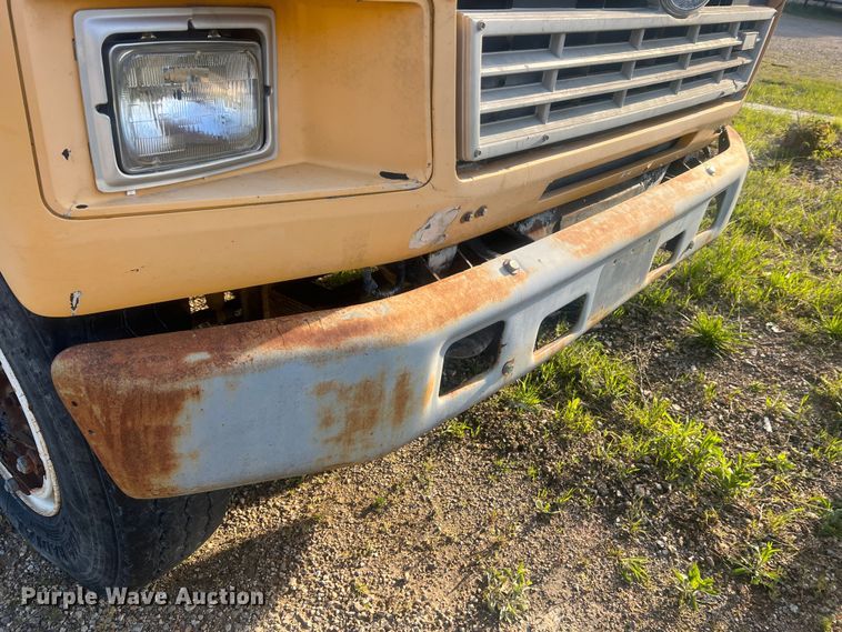 image for item LI9637 1990 Ford FT900  dump truck