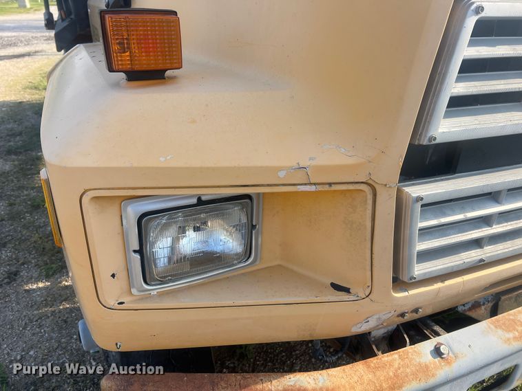 image for item LI9637 1990 Ford FT900  dump truck