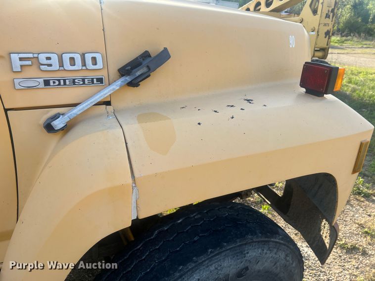 image for item LI9637 1990 Ford FT900  dump truck