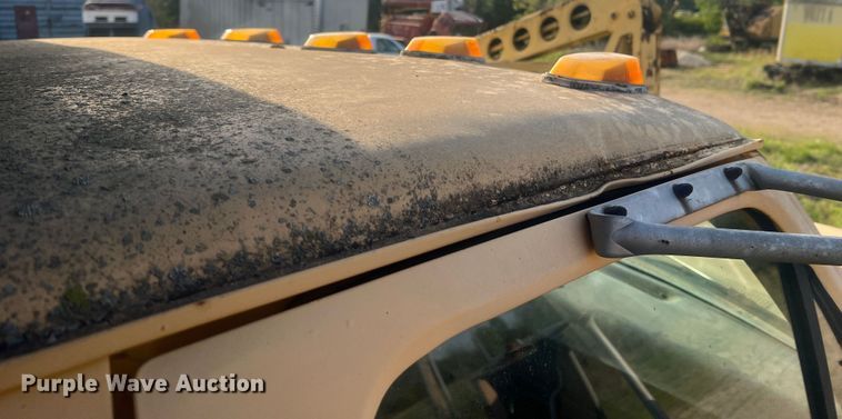 image for item LI9637 1990 Ford FT900  dump truck