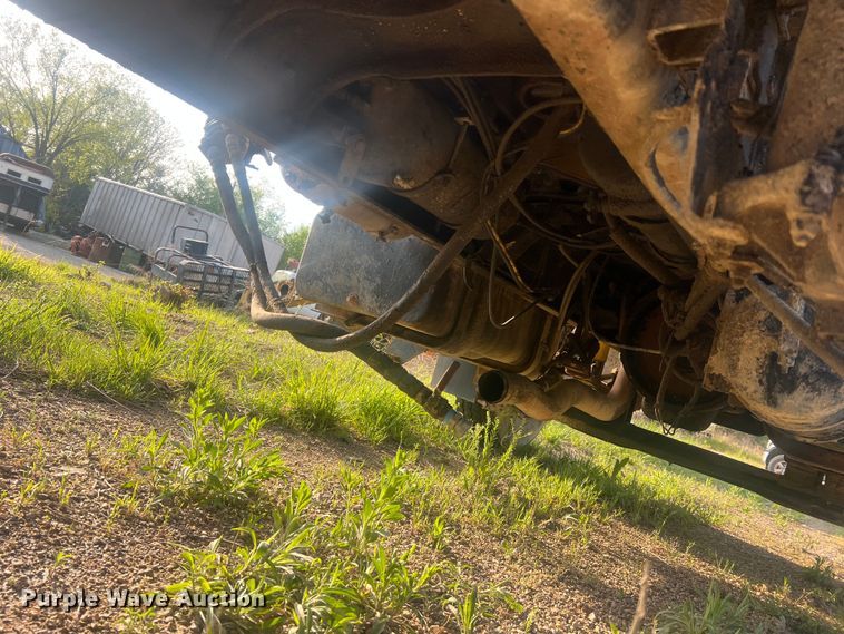 image for item LI9637 1990 Ford FT900  dump truck