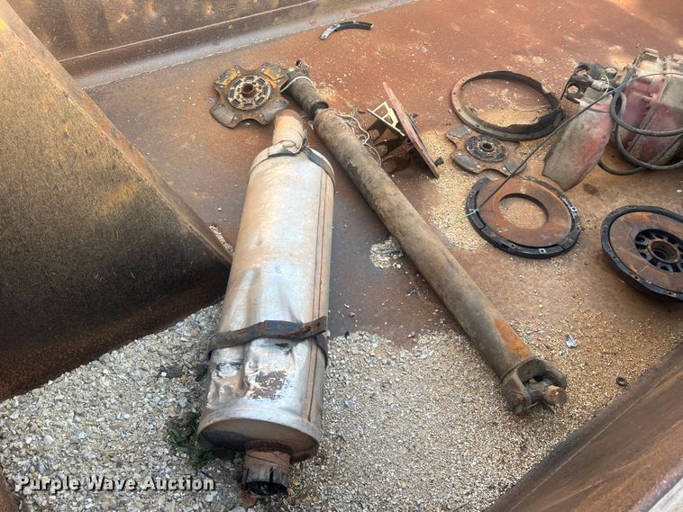 image for item LI9637 1990 Ford FT900  dump truck