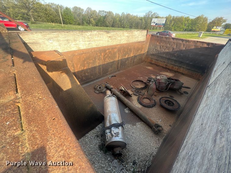 image for item LI9637 1990 Ford FT900  dump truck