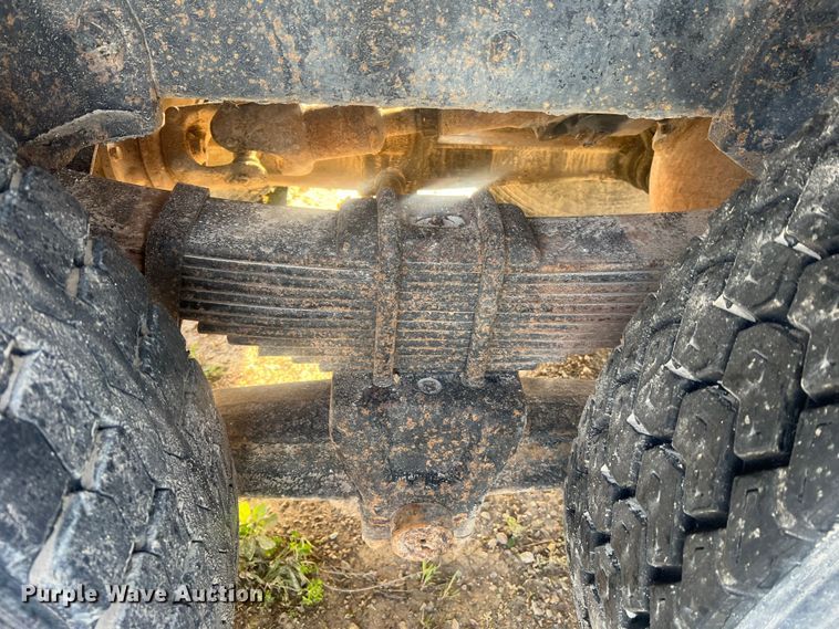 image for item LI9637 1990 Ford FT900  dump truck