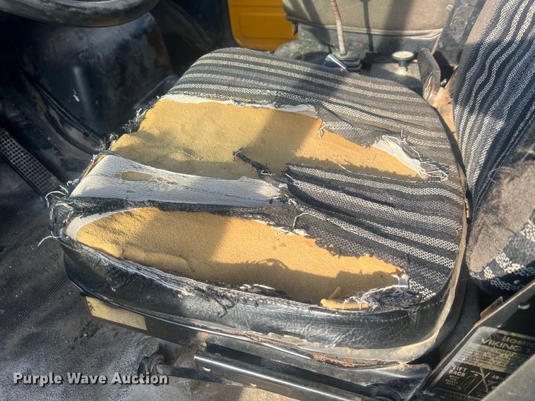 image for item LI9637 1990 Ford FT900  dump truck