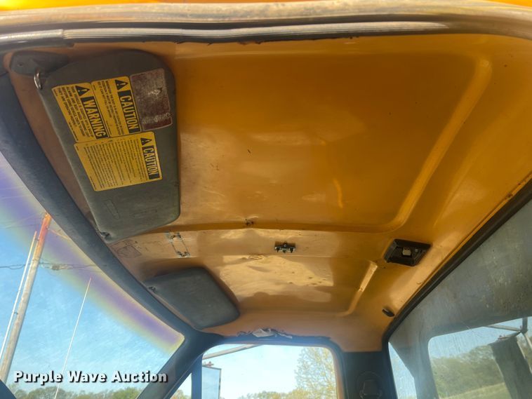 image for item LI9637 1990 Ford FT900  dump truck