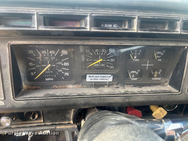 image for item LI9637 1990 Ford FT900  dump truck