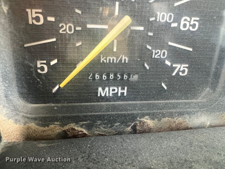 image for item LI9637 1990 Ford FT900  dump truck