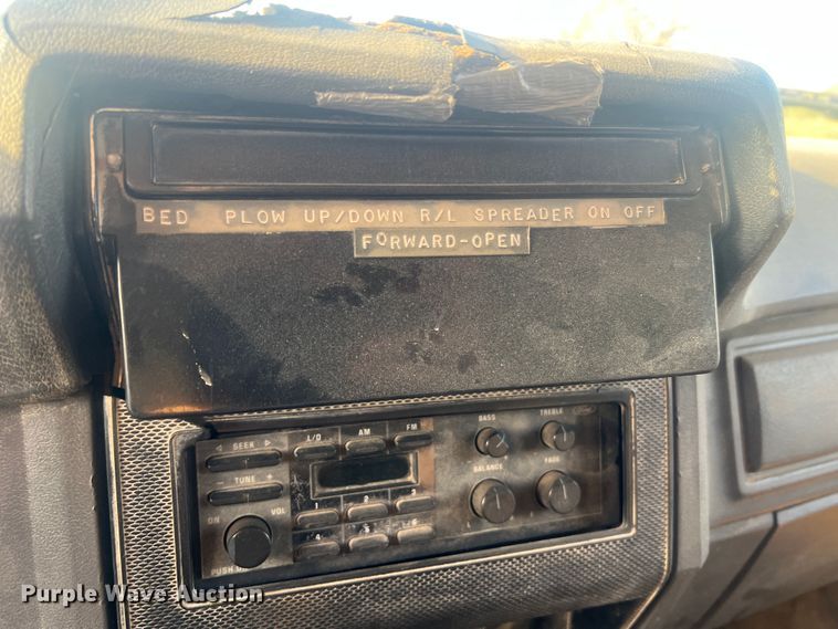 image for item LI9637 1990 Ford FT900  dump truck