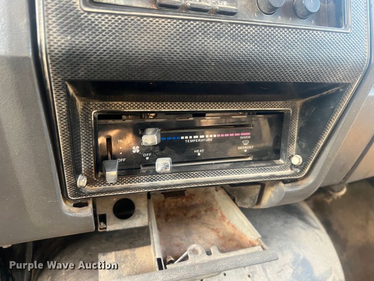 image for item LI9637 1990 Ford FT900  dump truck