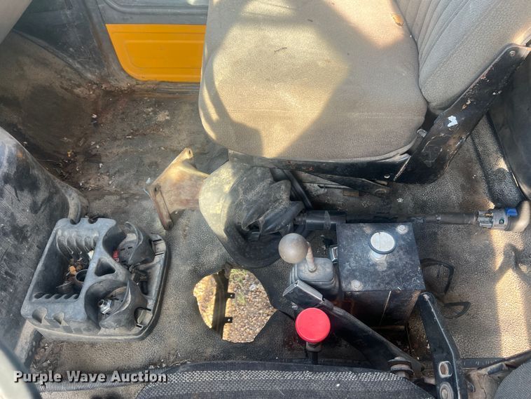 image for item LI9637 1990 Ford FT900  dump truck