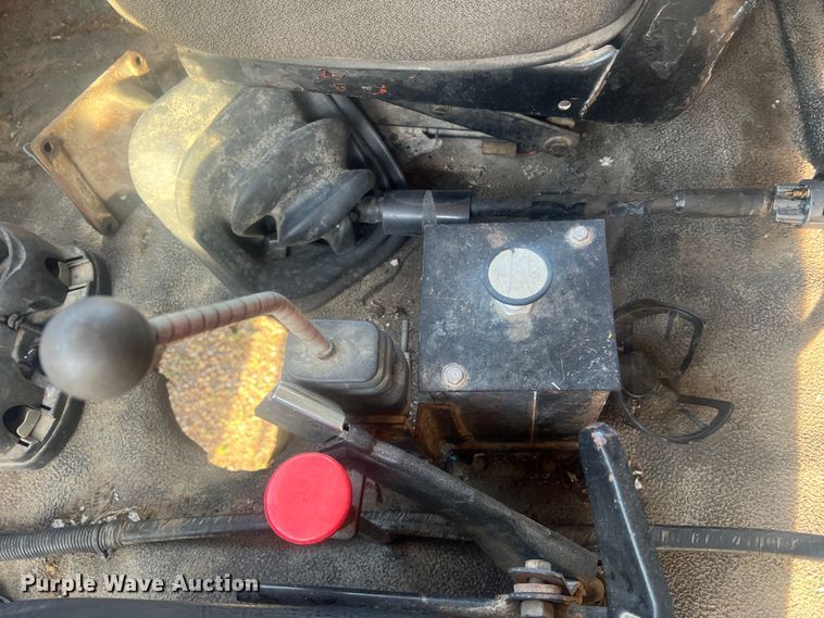 image for item LI9637 1990 Ford FT900  dump truck