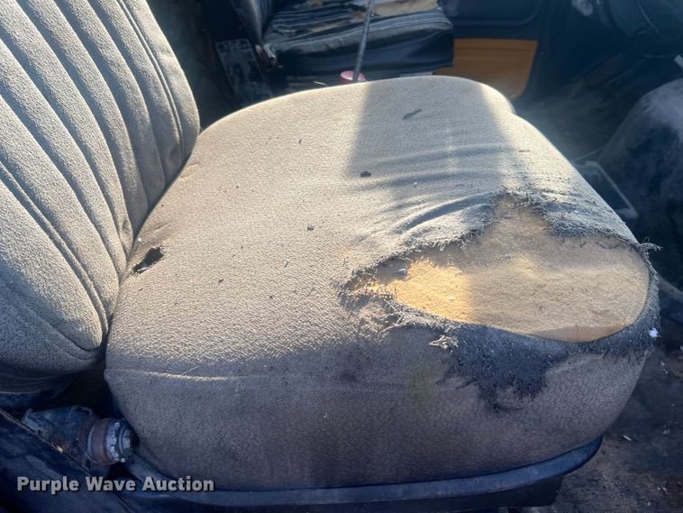 image for item LI9637 1990 Ford FT900  dump truck