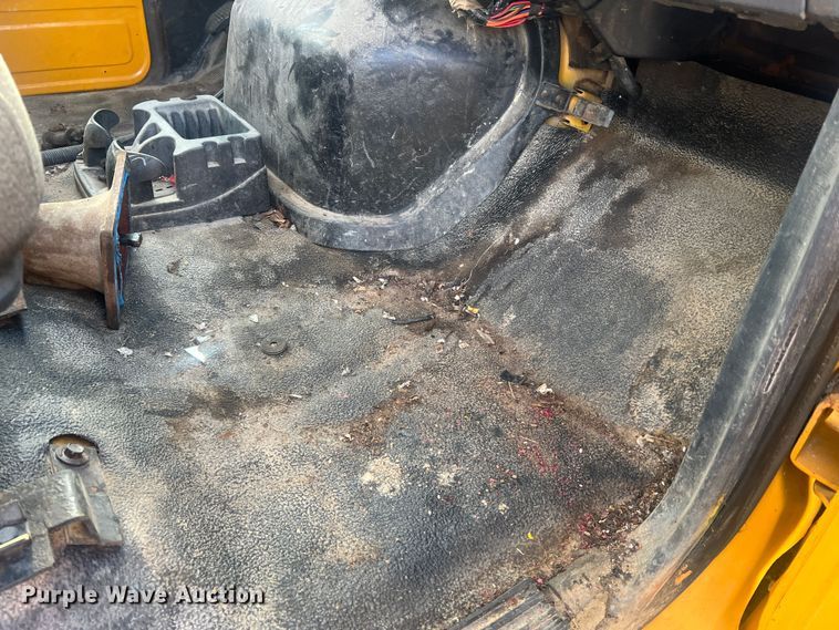 image for item LI9637 1990 Ford FT900  dump truck