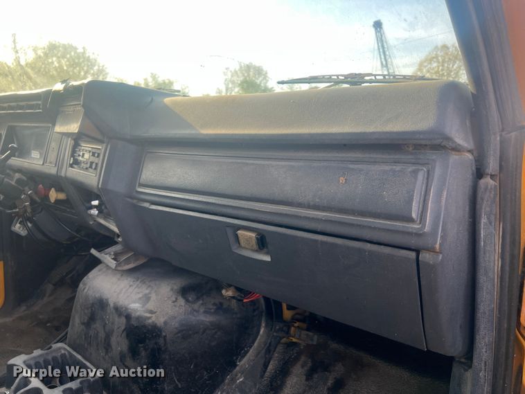 image for item LI9637 1990 Ford FT900  dump truck