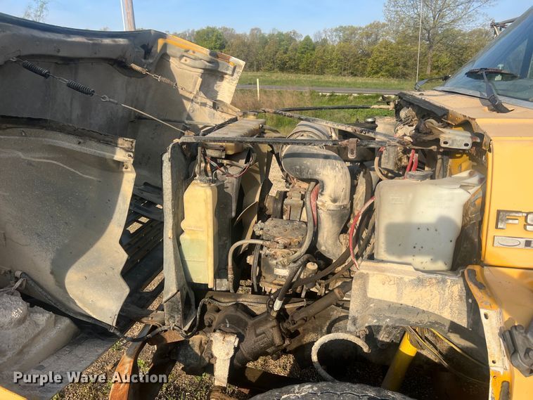 image for item LI9637 1990 Ford FT900  dump truck