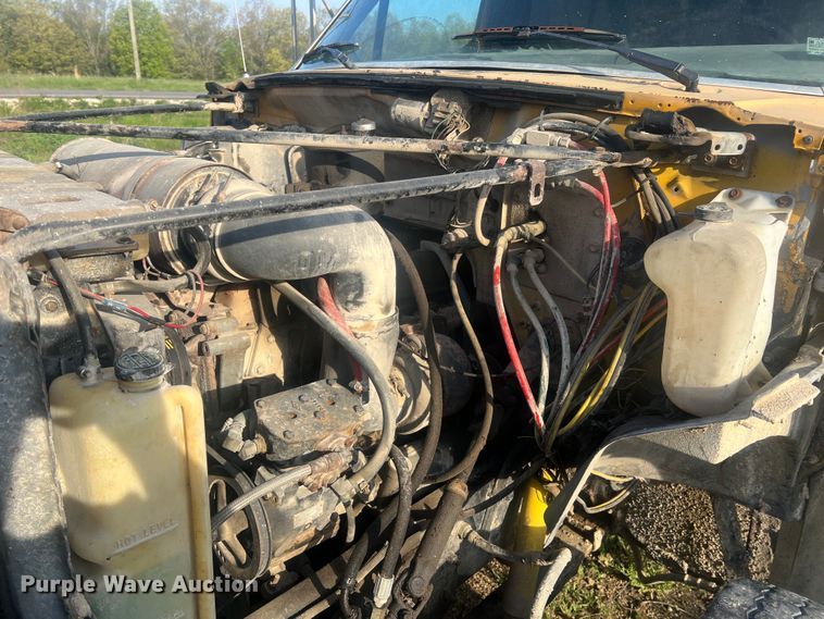 image for item LI9637 1990 Ford FT900  dump truck