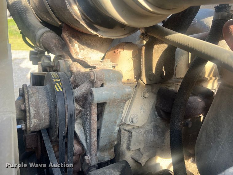 image for item LI9637 1990 Ford FT900  dump truck