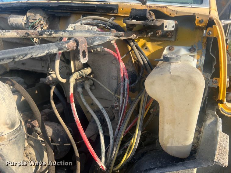 image for item LI9637 1990 Ford FT900  dump truck