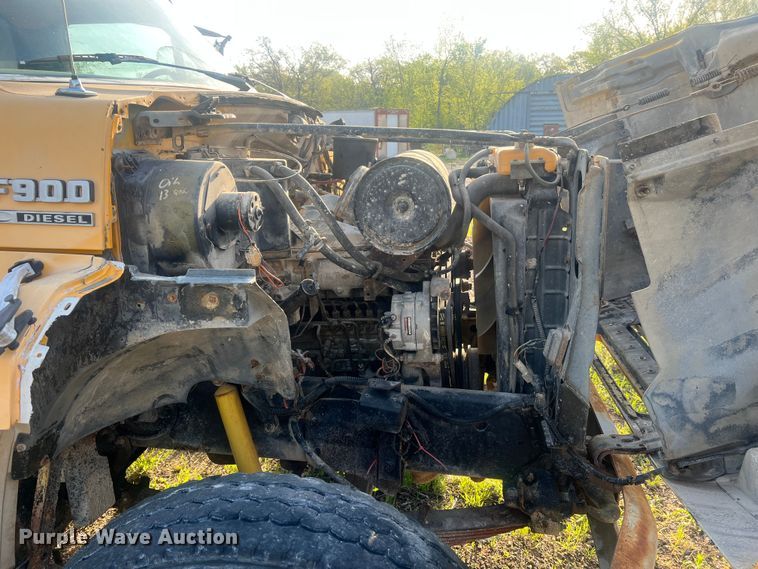 image for item LI9637 1990 Ford FT900  dump truck