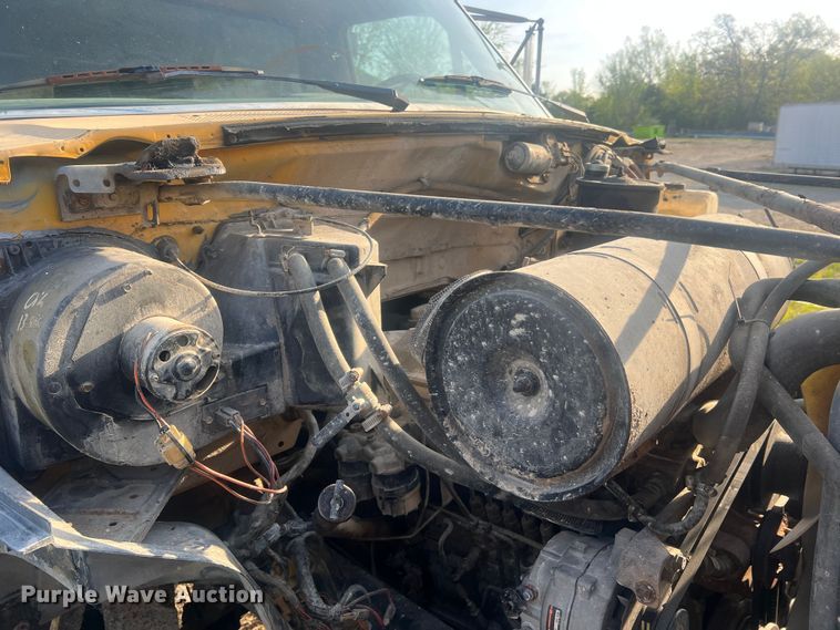 image for item LI9637 1990 Ford FT900  dump truck