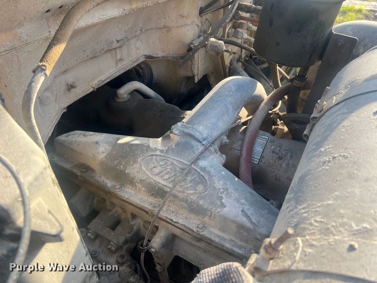 image for item LI9637 1990 Ford FT900  dump truck