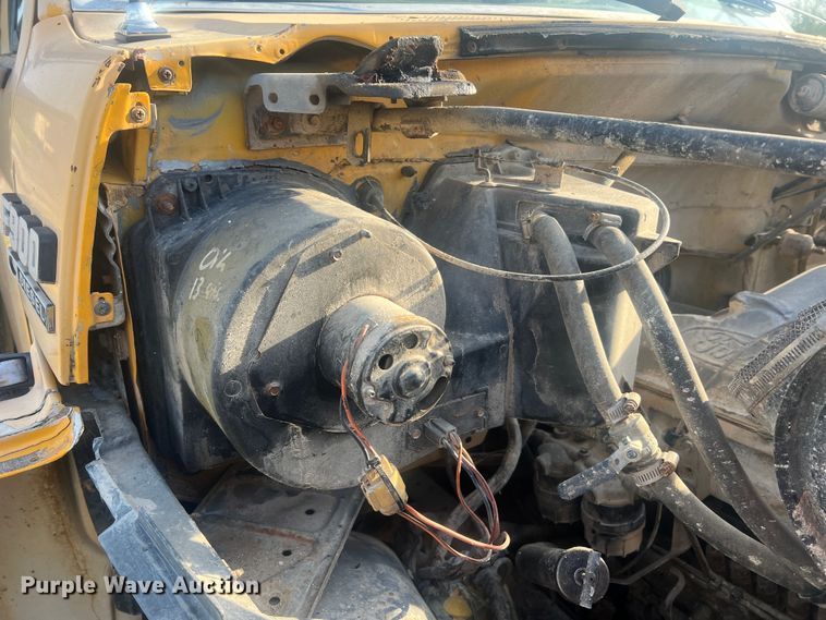 image for item LI9637 1990 Ford FT900  dump truck