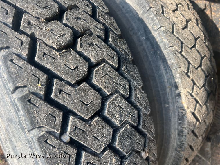 image for item LI9637 1990 Ford FT900  dump truck