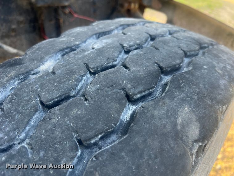 image for item LI9637 1990 Ford FT900  dump truck