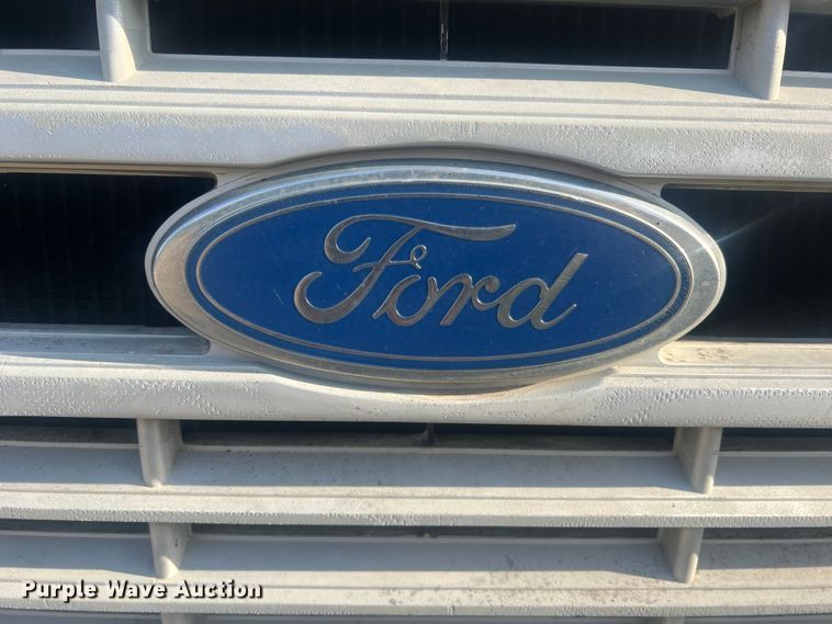 image for item LI9637 1990 Ford FT900  dump truck