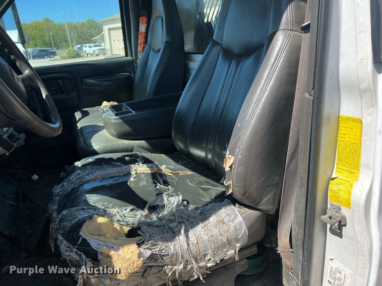 image for item LI9657 2005 GMC C4500  dump truck