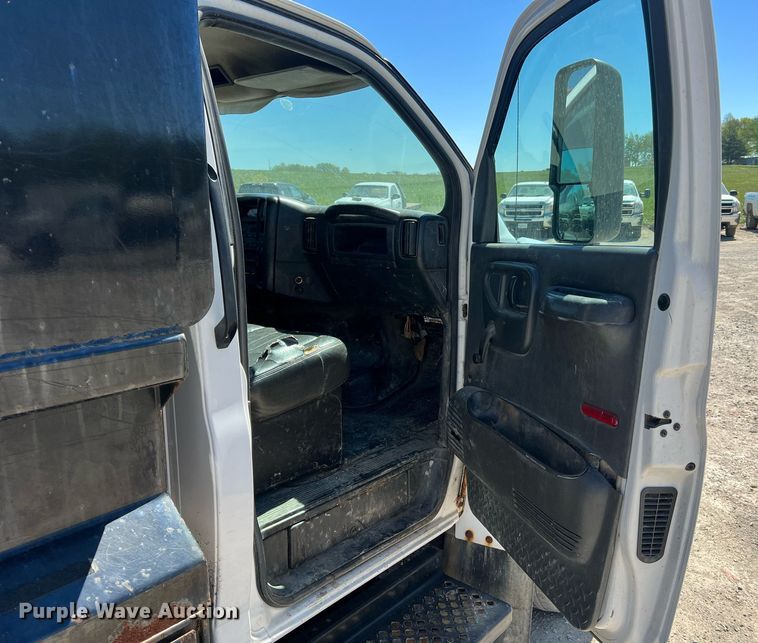 image for item LI9657 2005 GMC C4500  dump truck