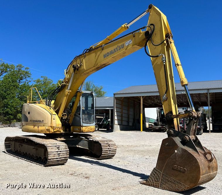image for item LI9670 2000 Komatsu PC228USLC-2  excavator