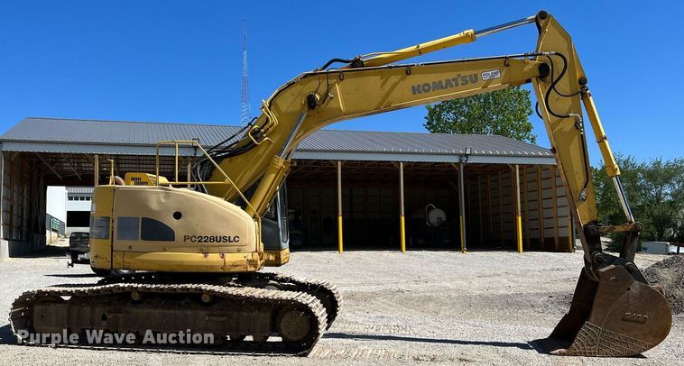 image for item LI9670 2000 Komatsu PC228USLC-2  excavator