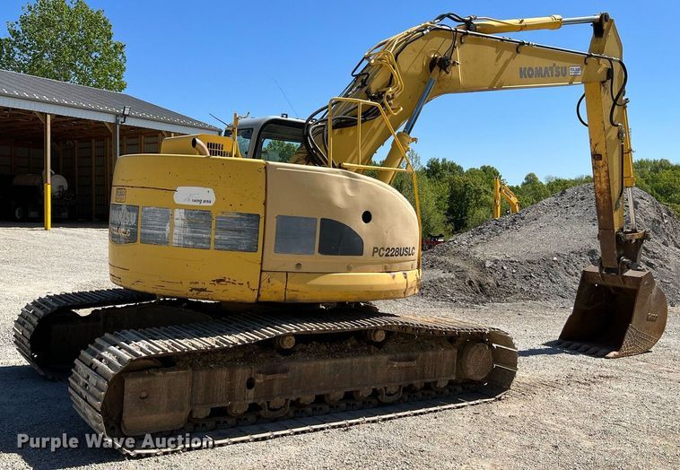 image for item LI9670 2000 Komatsu PC228USLC-2  excavator