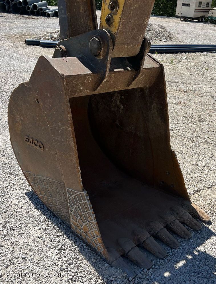 image for item LI9670 2000 Komatsu PC228USLC-2  excavator