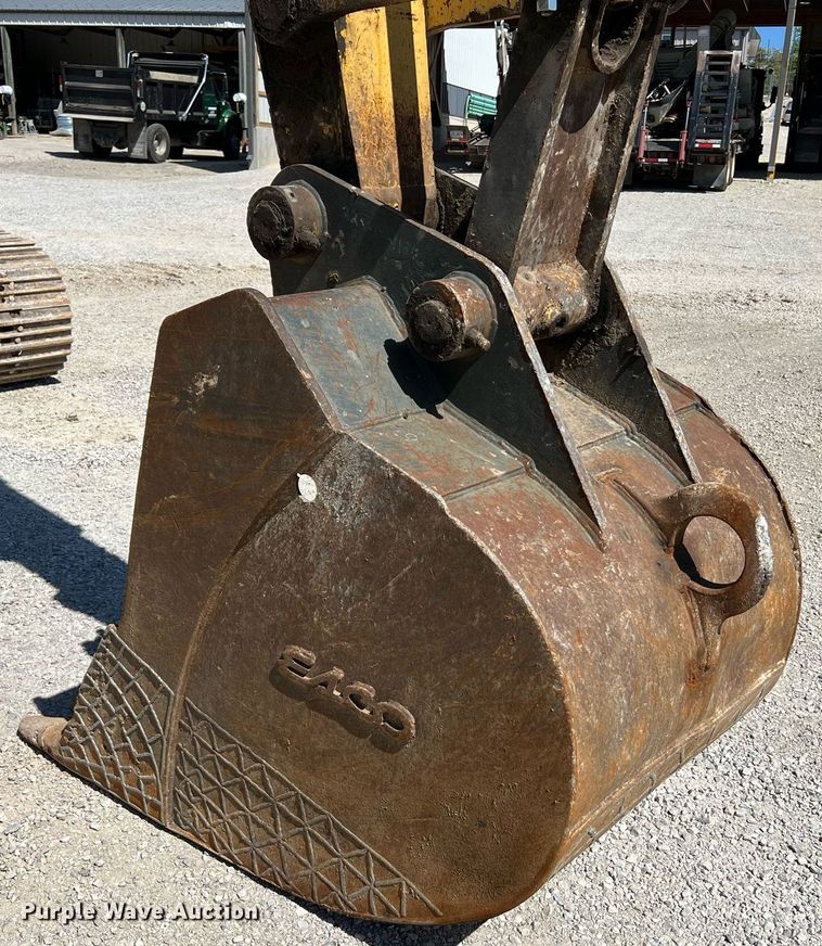 image for item LI9670 2000 Komatsu PC228USLC-2  excavator