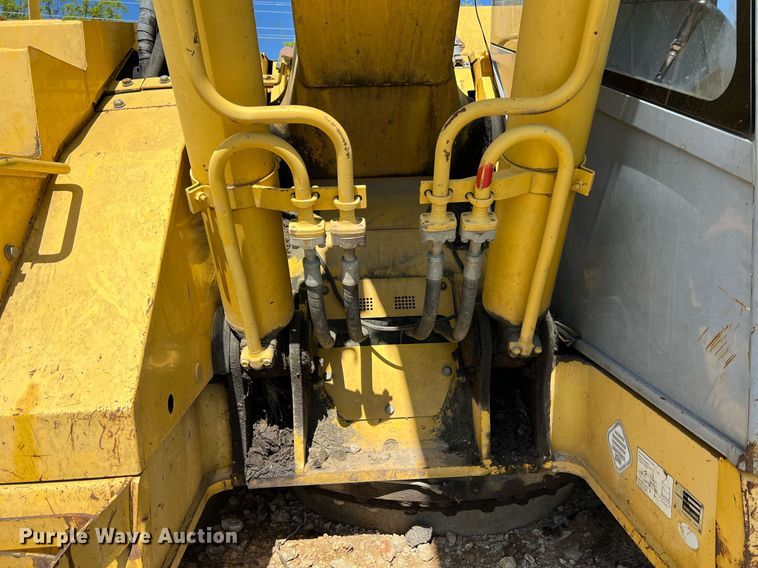 image for item LI9670 2000 Komatsu PC228USLC-2  excavator