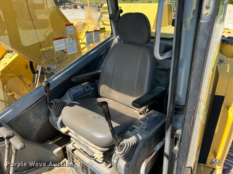image for item LI9670 2000 Komatsu PC228USLC-2  excavator