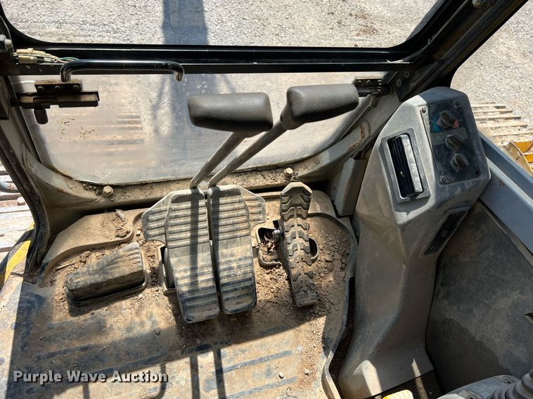 image for item LI9670 2000 Komatsu PC228USLC-2  excavator