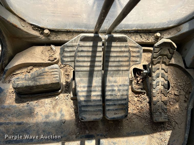 image for item LI9670 2000 Komatsu PC228USLC-2  excavator