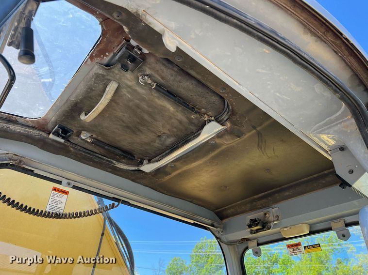 image for item LI9670 2000 Komatsu PC228USLC-2  excavator