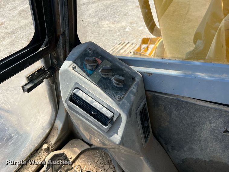 image for item LI9670 2000 Komatsu PC228USLC-2  excavator